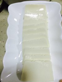 家常菜凉拌皮蛋豆腐做法图解2)