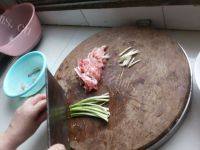 自制鲜虾小馄饨做法图解2)