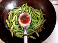 鲜美可口的豆角炒肉做法图解6)