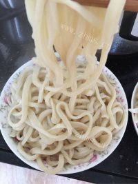 手工拉面做法图解9)