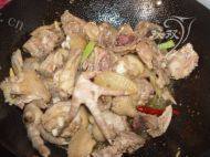 「美味可口」小鸡炖蘑菇做法图解7)