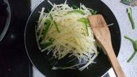 #美食记#青椒土豆丝做法图解8)