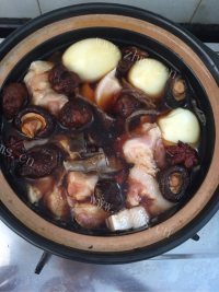 口感不错的五花肉卤蛋做法图解6)