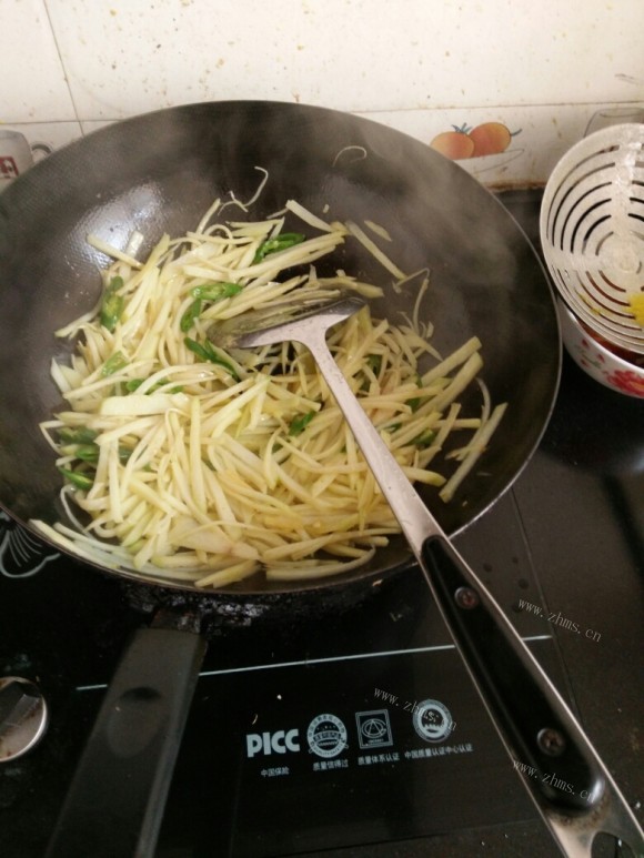 色味俱佳的青椒土豆丝