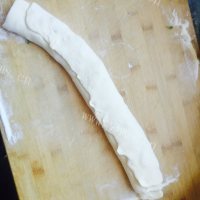 美味营养的葱油饼做法图解4)