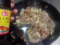 家常的韭菜炒肉做法图解7)