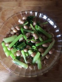 下酒菜芹菜花生米