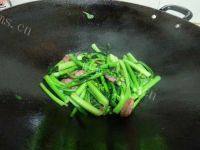 家常菜腊肠炒菜心做法图解6)