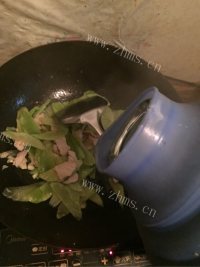 特色美食莴笋炒肉片做法图解7)