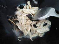其味无穷的腐竹炒木耳做法图解6)