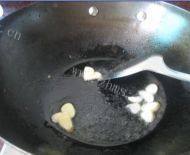 简单的橄榄菜炒豇豆做法图解4)