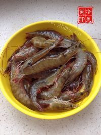 美味的白灼虾做法图解1)