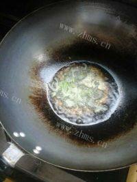 色味俱全的番茄炒卷心菜做法图解4)