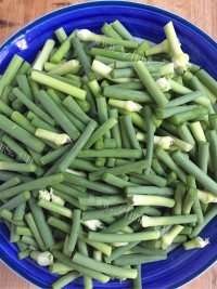 可口的肉丝蒜苔做法图解1)