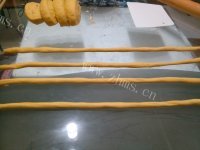 美味的南瓜绣球豆沙包做法图解7)