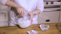 香喷喷的乳酪面包做法图解5)
