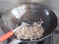 黄豆炒肉皮做法图解4)
