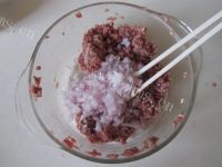 美味的牛肉蒸饺做法图解7)
