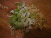 家常菜菜花炒肉片做法图解1)