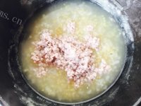 美味的青菜瘦肉面条粥做法图解7)