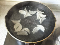 特色虾仁青菜饺子做法图解15)