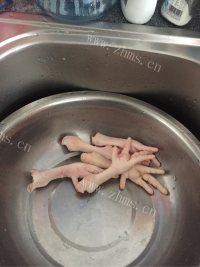 美味的香辣鸡爪做法图解1)