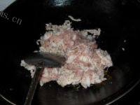 美味茭白炒肉丝做法图解4)