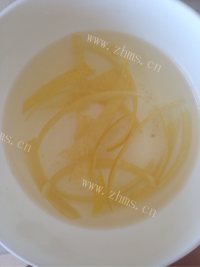 香喷喷的蜂蜜柚子茶做法图解3)