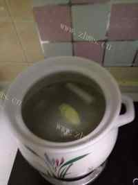 芳香四溢的萝卜排骨汤做法图解2)
