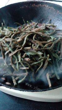 家常菜红烧肉炖干豆角做法图解11)