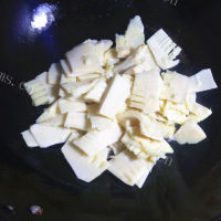 美味的酱汁春笋做法图解6)