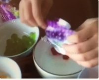 自制彩虹布丁做法图解1)