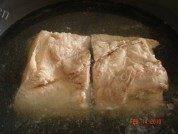 家常菜笋干扣肉做法图解3)