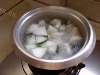 口感不错的冬瓜瘦肉汤做法图解5)