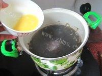 美味的紫菜瘦肉蛋花汤做法图解5)