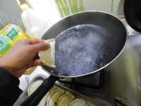色泽鲜亮的韭菜鸡蛋水饺做法图解7)