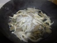 好吃的青椒平菇做法图解3)