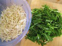 好吃的韭菜炒绿豆芽做法图解1)