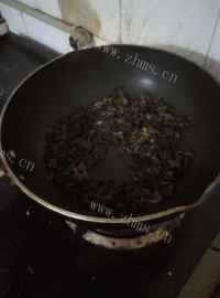 家常菜木耳炒肉丝做法图解9)
