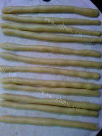 自制蜂蜜小麻花做法图解10)