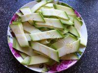 「DIY美食」西葫芦炒肉做法图解4)