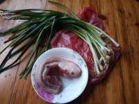 家常蒜苗回锅肉做法图解1)