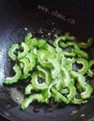 美味炒苦瓜做法图解4)