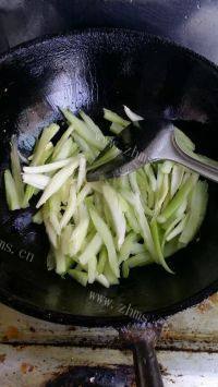 家常菜肉丝芹菜做法图解7)