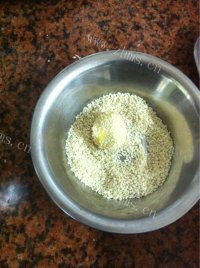 自制芝麻南瓜球做法图解5)