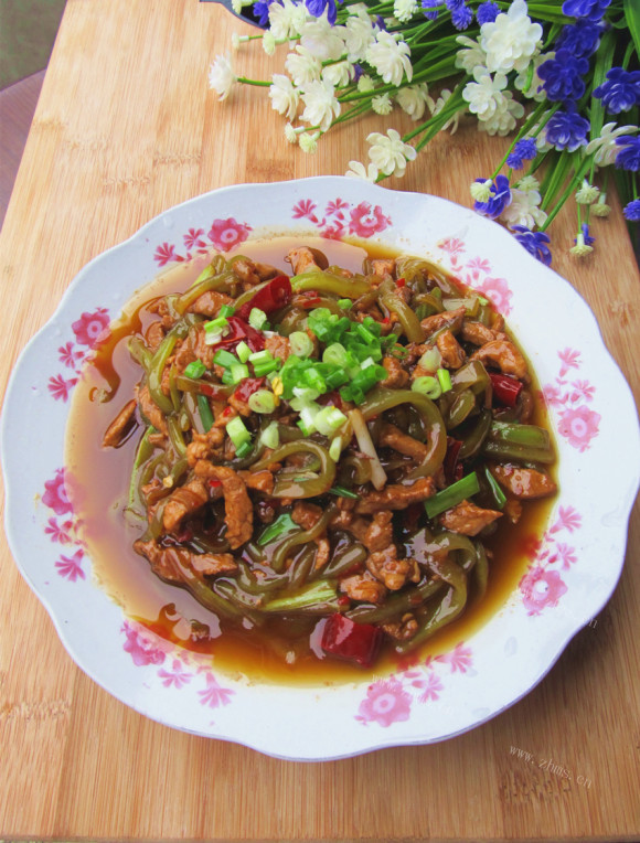 色泽鲜亮的莴笋肉丝