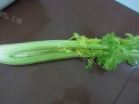 在家做的芹菜炒牛肉做法图解1)