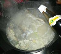 滋补的鲫鱼汤做法图解7)