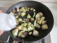 营养美食香菇肉酱茄子煲做法图解5)
