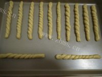 自制蜂蜜小麻花做法图解10)